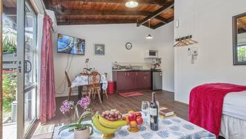 Standard Apartment, 1 Bedroom | 1 bedroom, individually decorated, individually furnished, desk