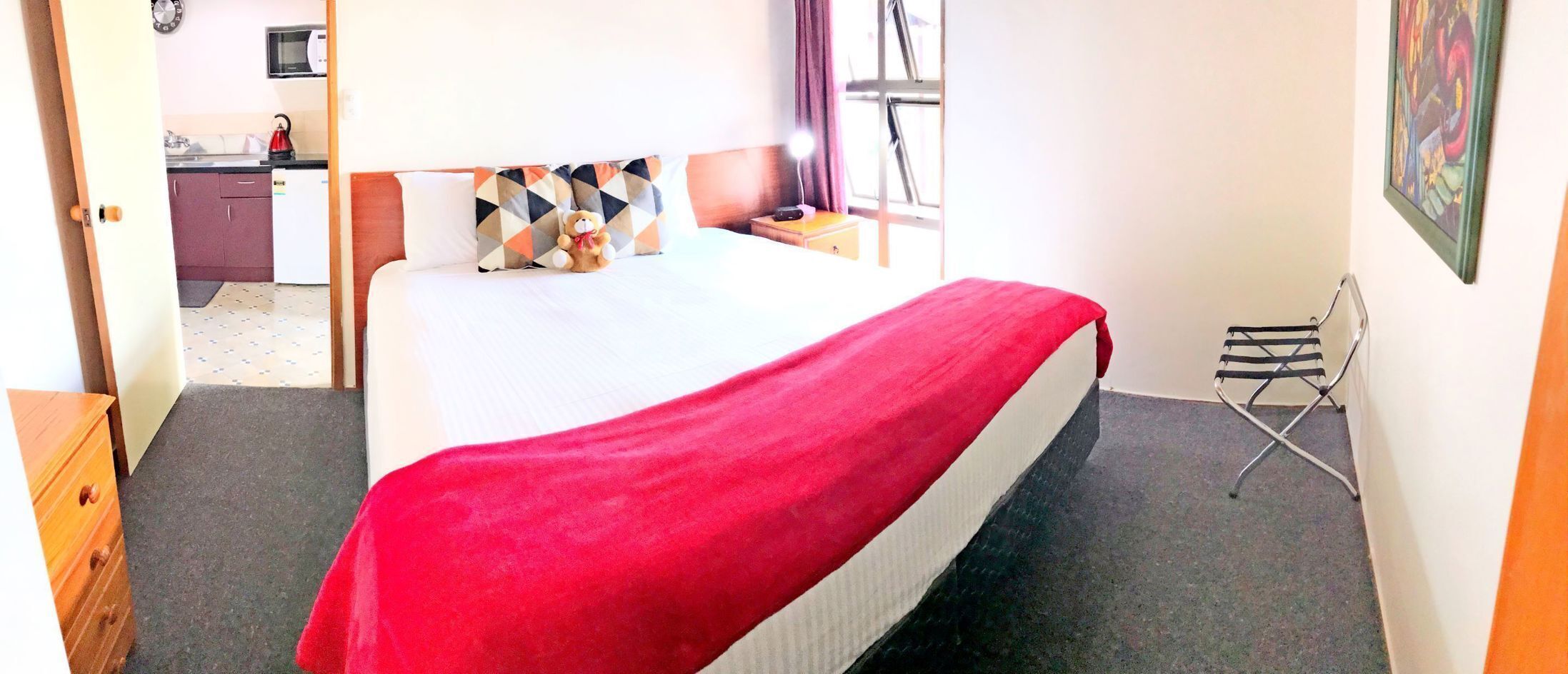 1 bedroom, individually decorated, individually furnished, desk