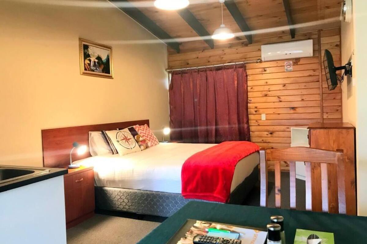 1 bedroom, individually decorated, individually furnished, desk