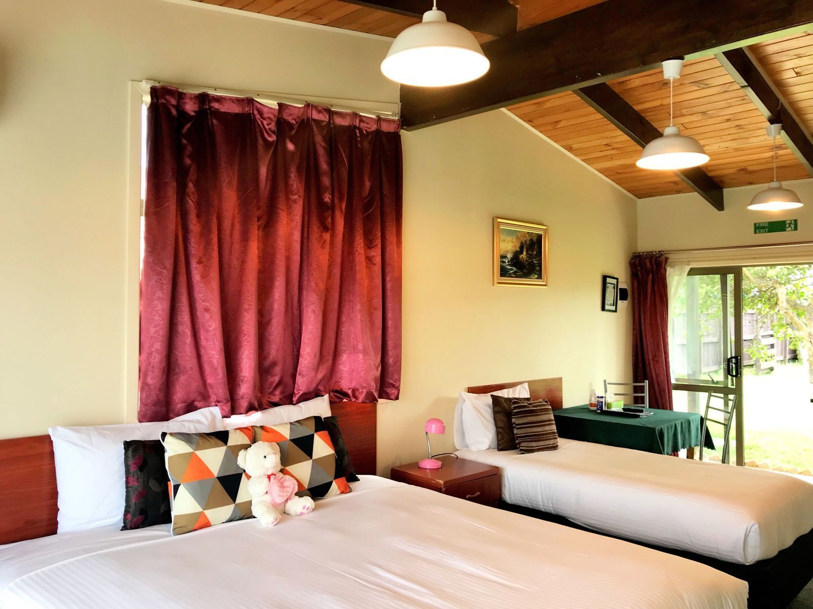 1 bedroom, individually decorated, individually furnished, desk