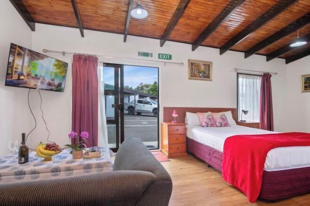 1 chambre, décoration personnalisée, ameublement personnalisé, bureau
