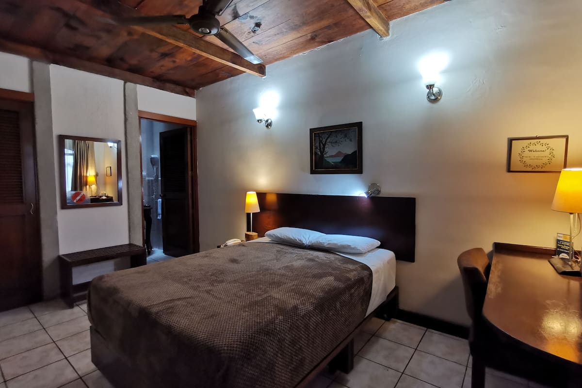 standard single room | in-room safe, desk, laptop workspace, free wifi