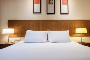 Premium bedding, in-room safe, desk, blackout drapes - Holiday Inn Resort Phuket Surin Beach by IHG (Choeng Thale)