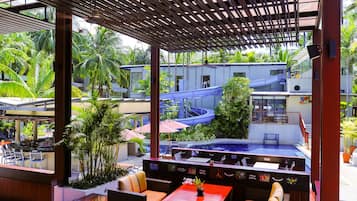 4 restaurants, breakfast, lunch, dinner served; international cuisine