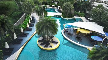 2 outdoor pools, pool loungers