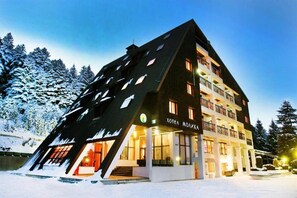 المنشأة من الخارج