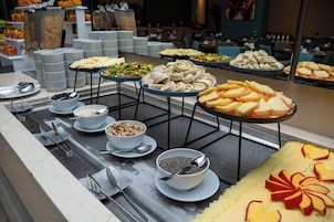 Daily cooked-to-order breakfast for a fee