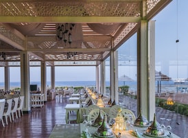 9 restaurants, dinner served