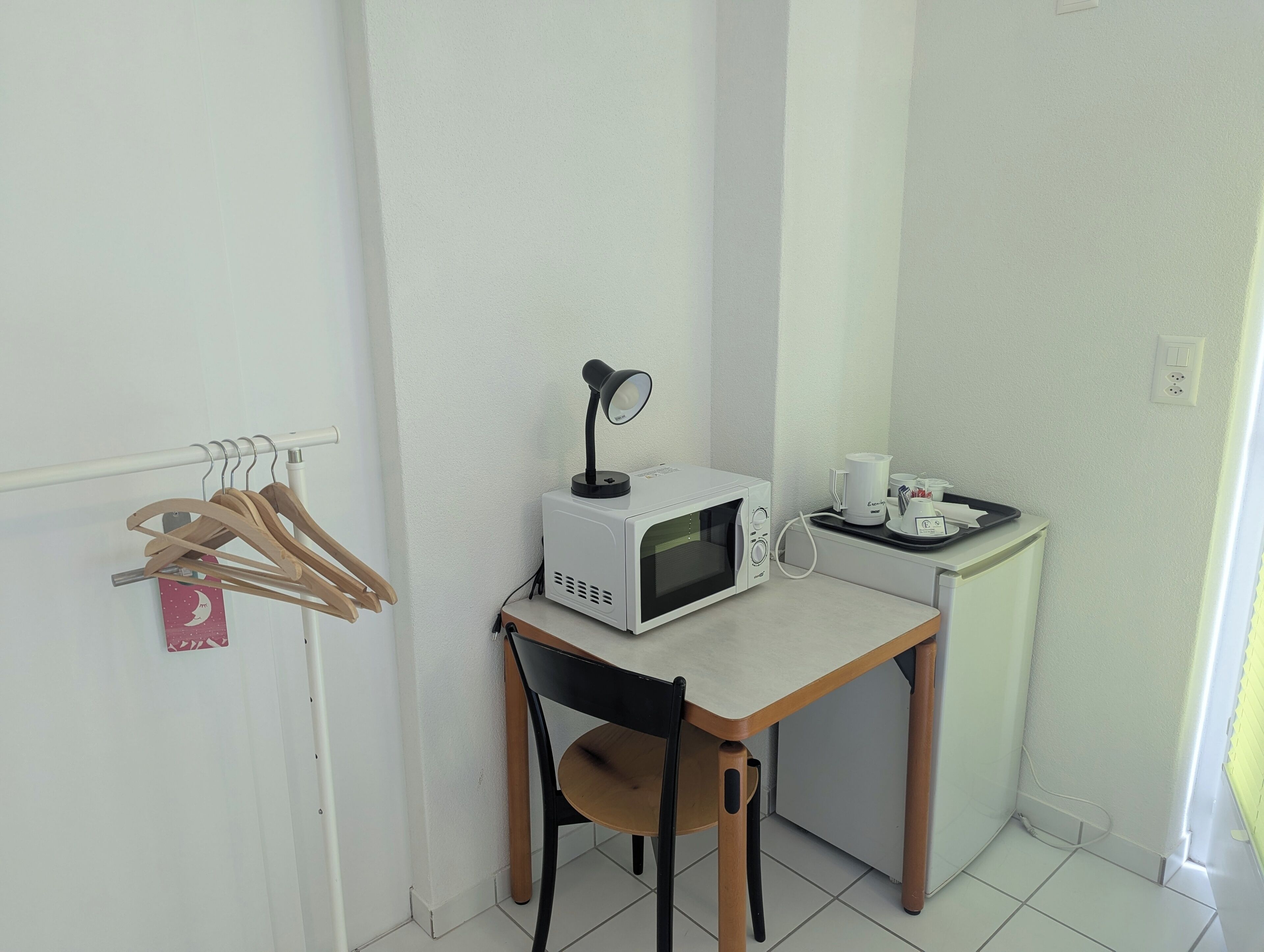 comfort studio | living area | 33-inch tv with cable channels