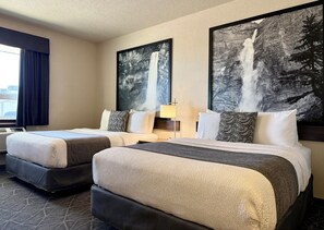 Deluxe Room, 2 Queen Beds, Kitchen | Pillowtop beds, desk, laptop workspace, blackout drapes - High Point Inn & Suites Peace River (Peace River)