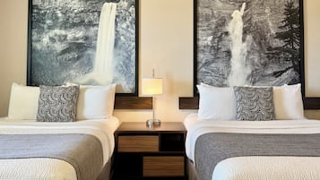 Deluxe-Zimmer, 2 Queen-Betten, Küche | Pillowtop-Betten, Schreibtisch, laptopgeeigneter Arbeitsplatz