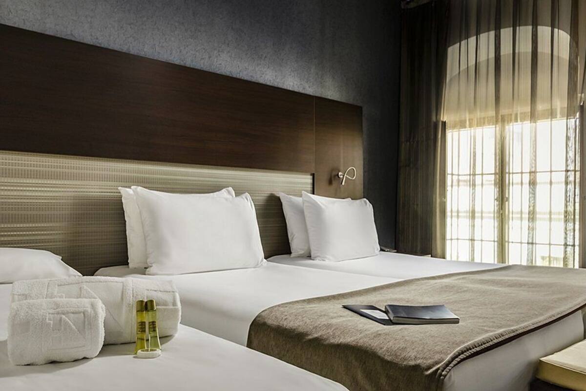 junior suite | minibar, in-room safe, desk, soundproofing