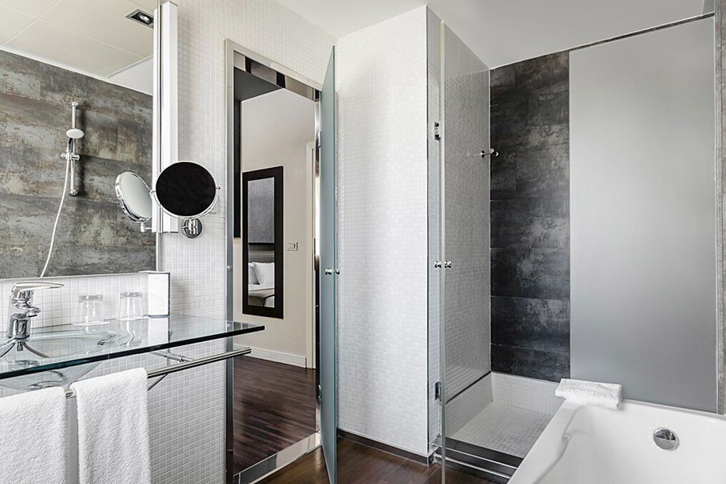 minibar, in-room safe, desk, soundproofing