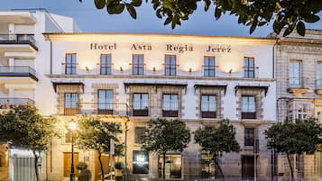 Façade de lâhĂ©bergement - soirĂ©e/nuit