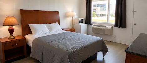 Standard Room, 1 Queen Bed | Desk, iron/ironing board, free WiFi, bed sheets
