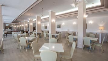 Petit déjeuner buffet compris tous les jours