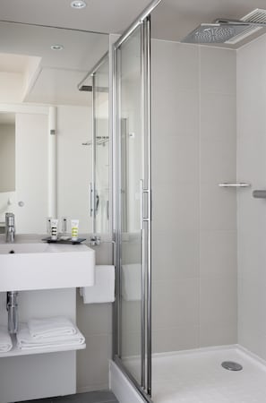 Rainfall showerhead, eco-friendly toiletries, hair dryer, towels