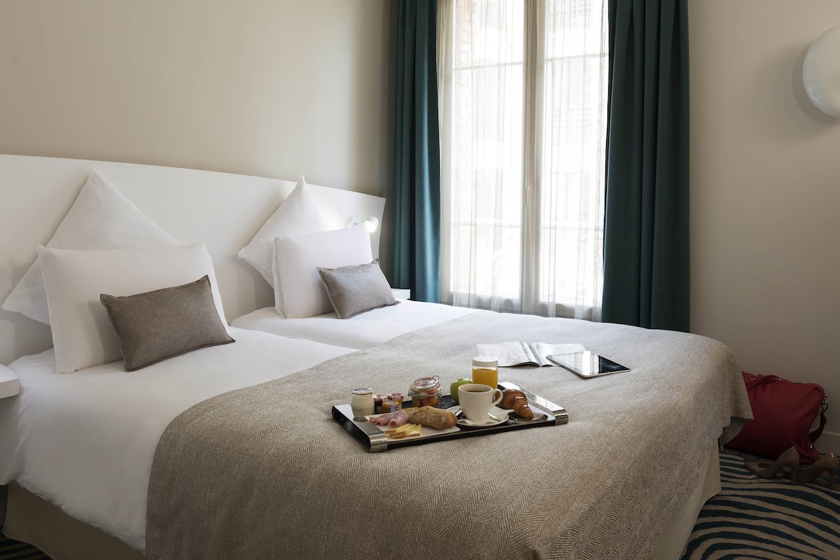 Ropa de cama de alta calidad y minibar