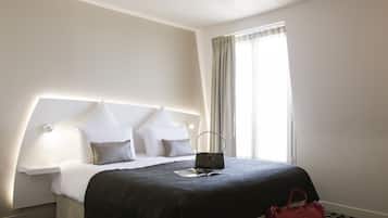 Privilege, Chambre, plusieurs lits | Literie de qualité supérieure, minibar, coffres-forts dans les chambres