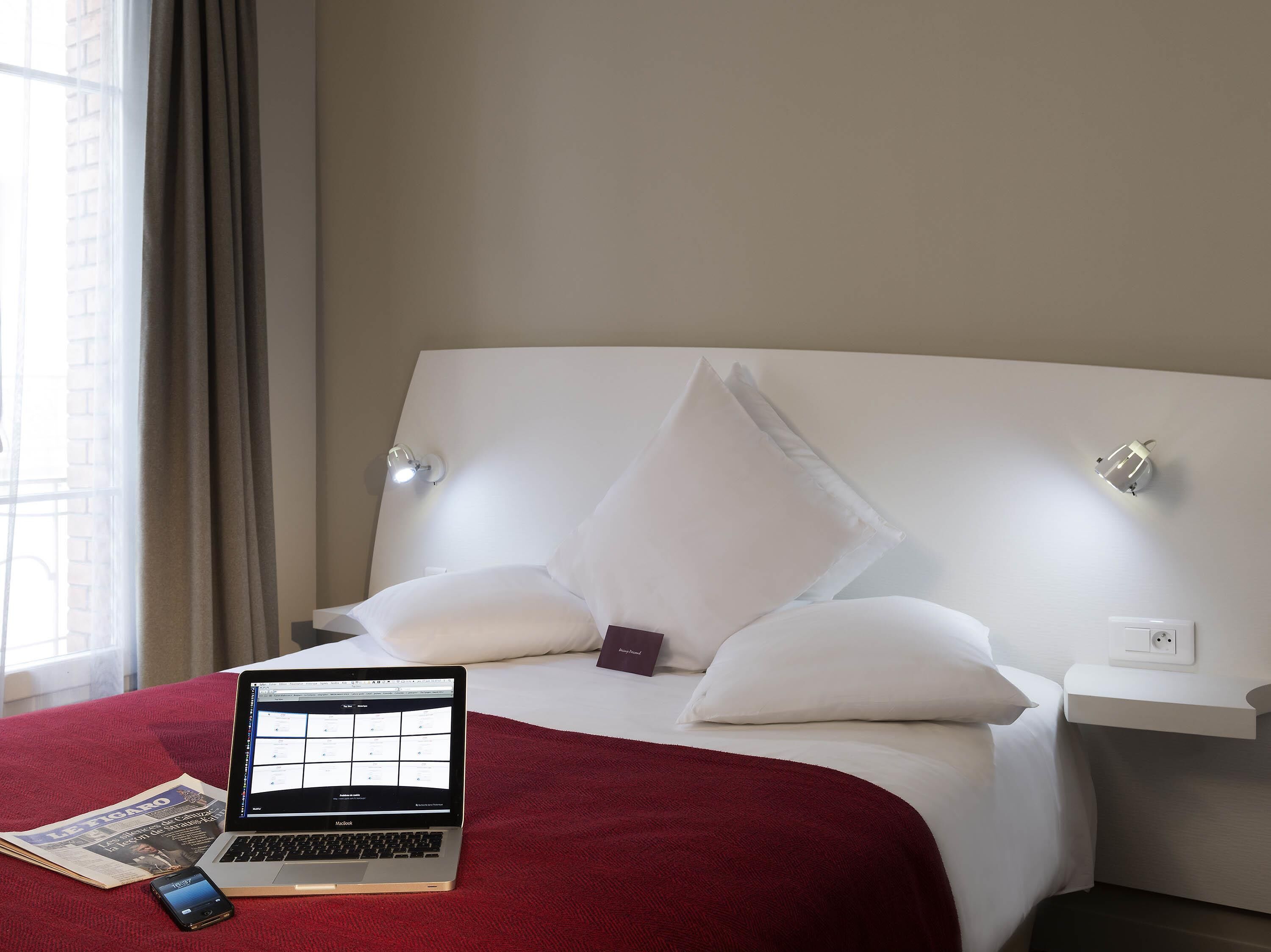 classic room, 1 double bed | premium bedding, minibar, in-room safe, desk