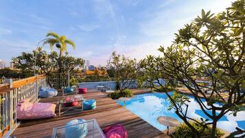 Outdoor pool, pool umbrellas