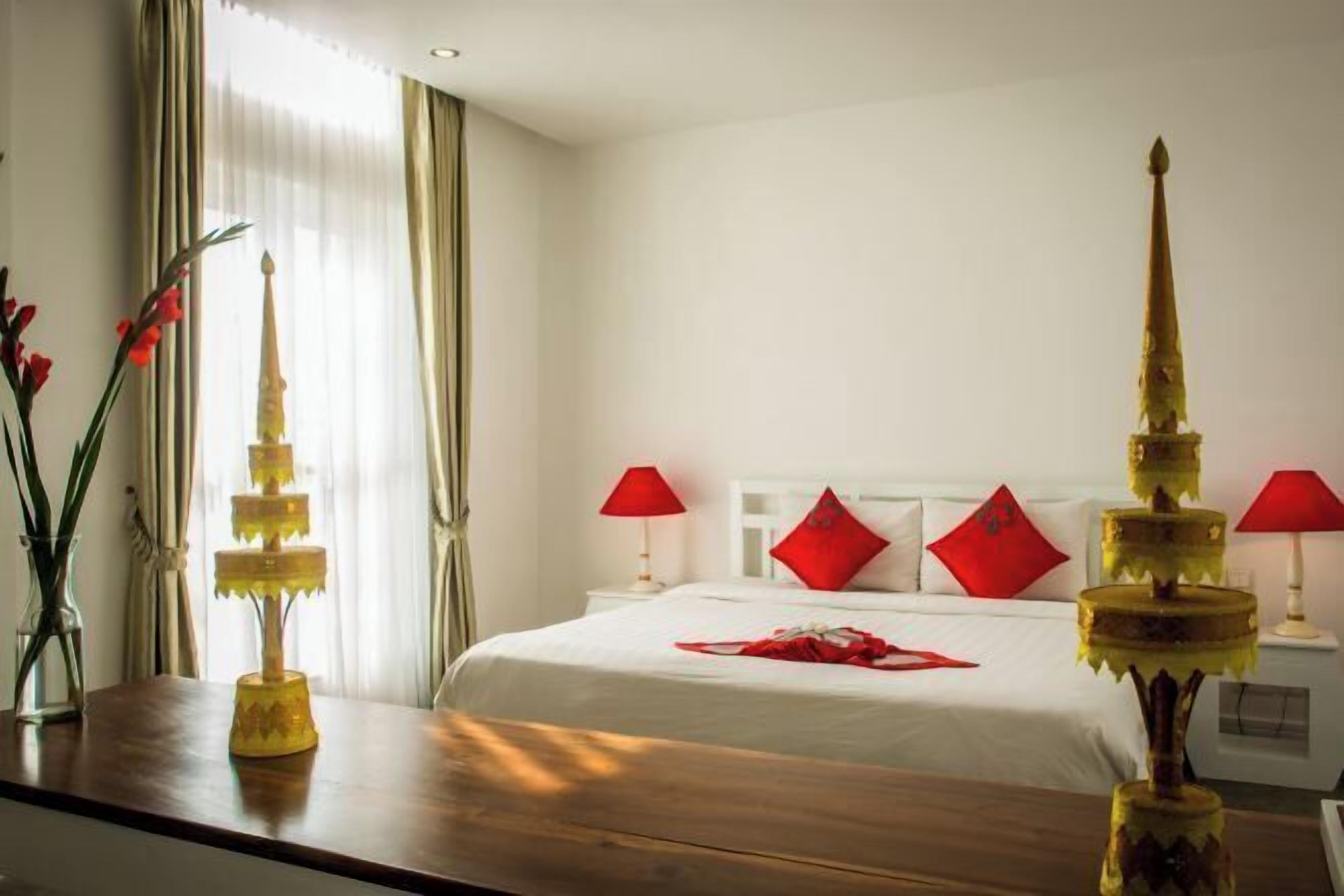 Minibar, in-room safe, individually decorated, individually furnished