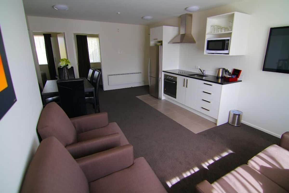 Appartement, 3 slaapkamers | Woonkamer | Een 42-inch lcd-televisie met digitale zenders en een televisie