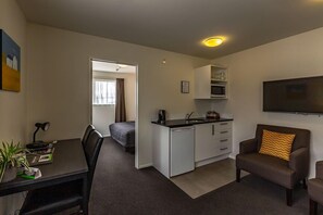 Living area - Airport Palms Motel (Christchurch)