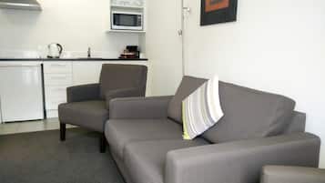 Apartment, 2 Bedrooms, Jetted Tub | Living area