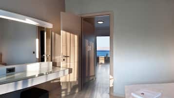Appartement Familial (Side Sea view) | 1 chambre, coffres-forts dans les chambres, bureau