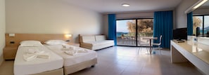 Estúdio superior, vista para o mar | 1 quarto, cofres nos quartos, escrivaninha, quartos à prova de som