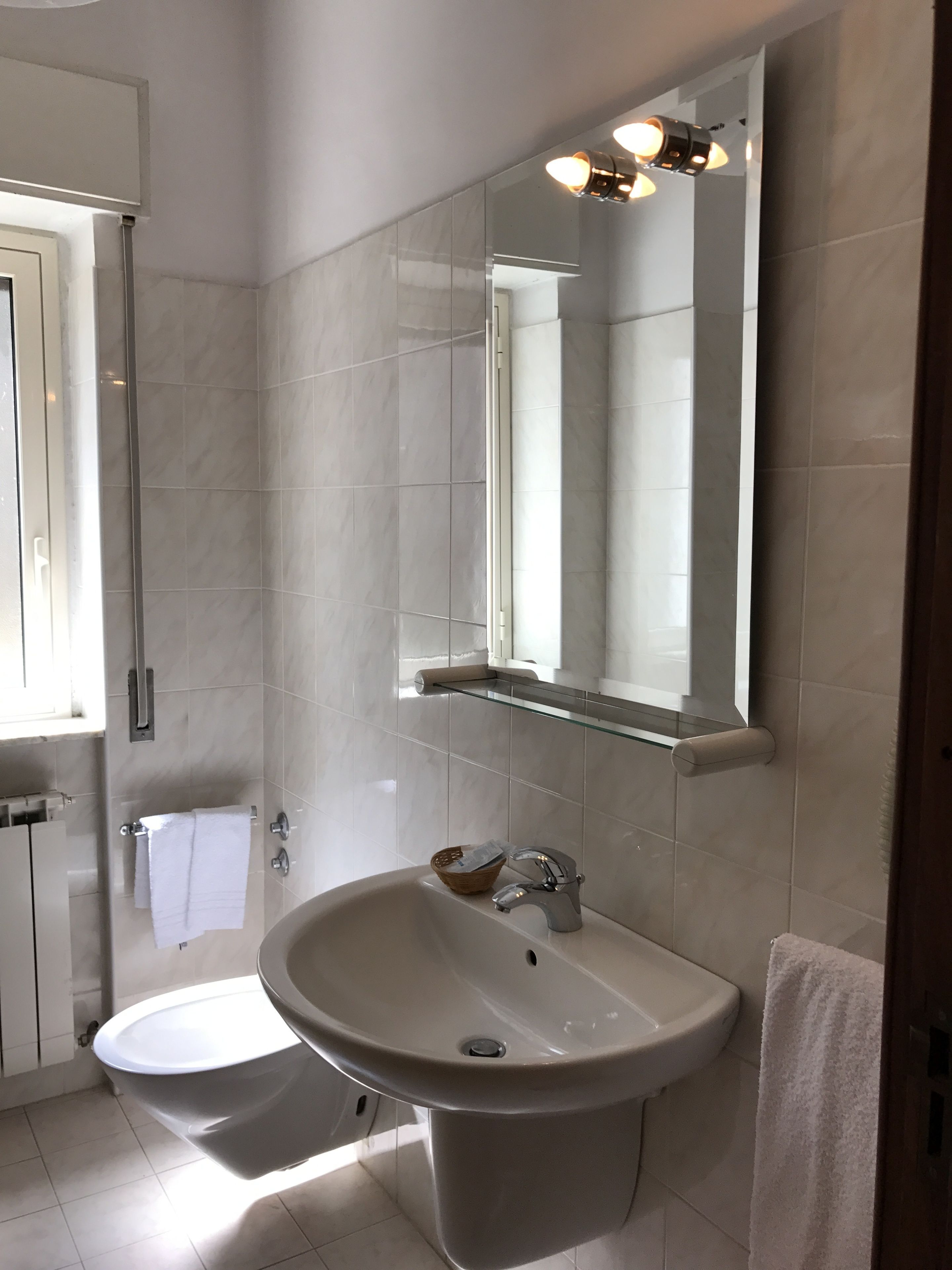 family room, connecting rooms | bathroom | shower, free toiletries, hair dryer, bidet