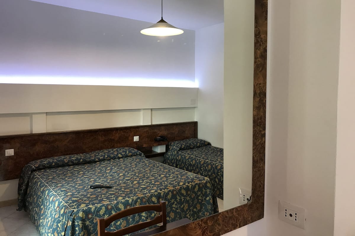 Triple Room | In-room safe, desk, free WiFi, bed sheets