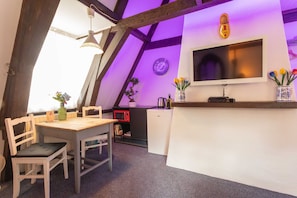 Superior Double Room, 1 Queen Bed | Living area
