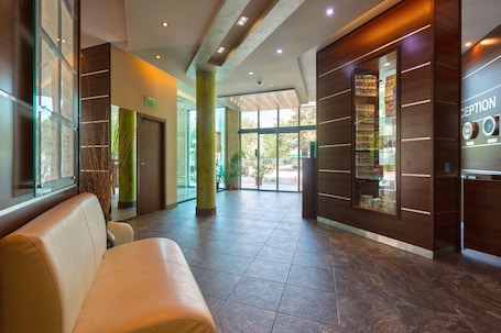 Lobby. L&B Hotel
