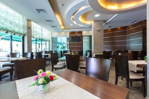 Restaurant - L&B Hotel (Sunny Beach)