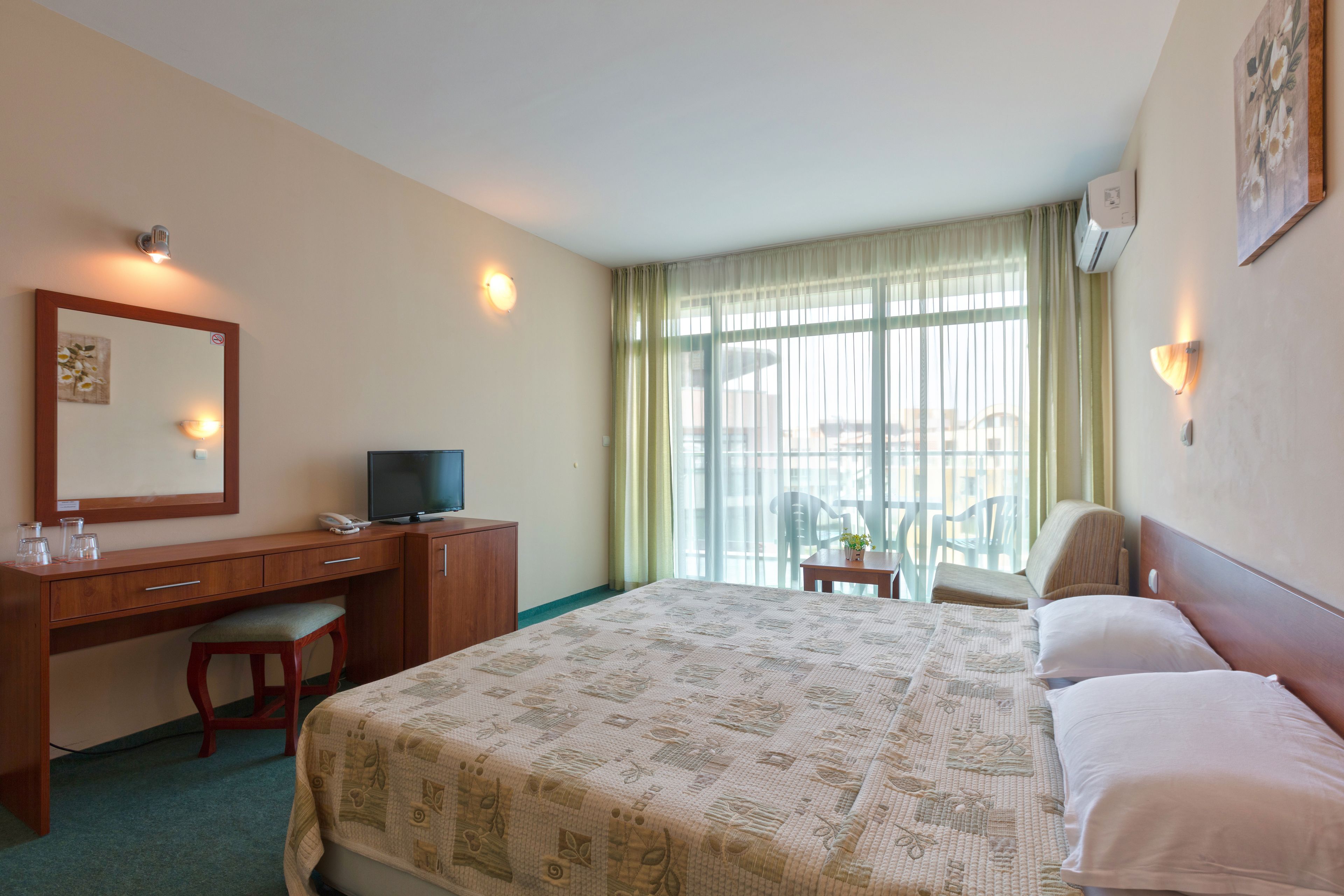 double or twin room, balcony | desk, cots/infant beds, free wifi, bed sheets