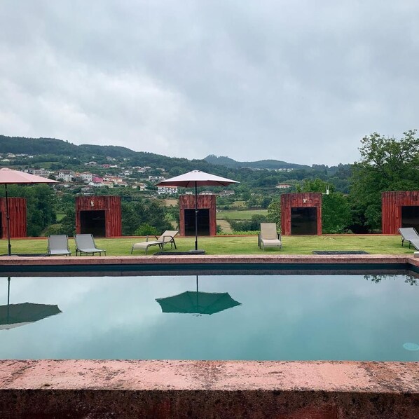 Seasonal outdoor pool, pool umbrellas, pool loungers - Paco de Pombeiro - Turismo de Habitacao (Felgueiras)