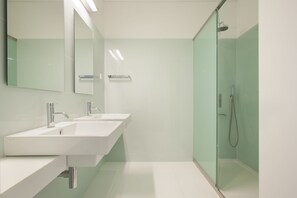 Habitació doble tradicional, bany compartit | Dutxa