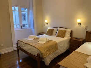 Hypo-allergenic bedding, down comforters, memory foam beds - Residencial Portuguesa (Porto)