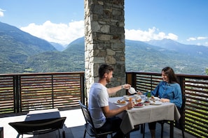 Panoramic Suite, Terrace, Mountain View | Terrace/patio - Wine Hotel Retici Balzi (Poggiridenti)