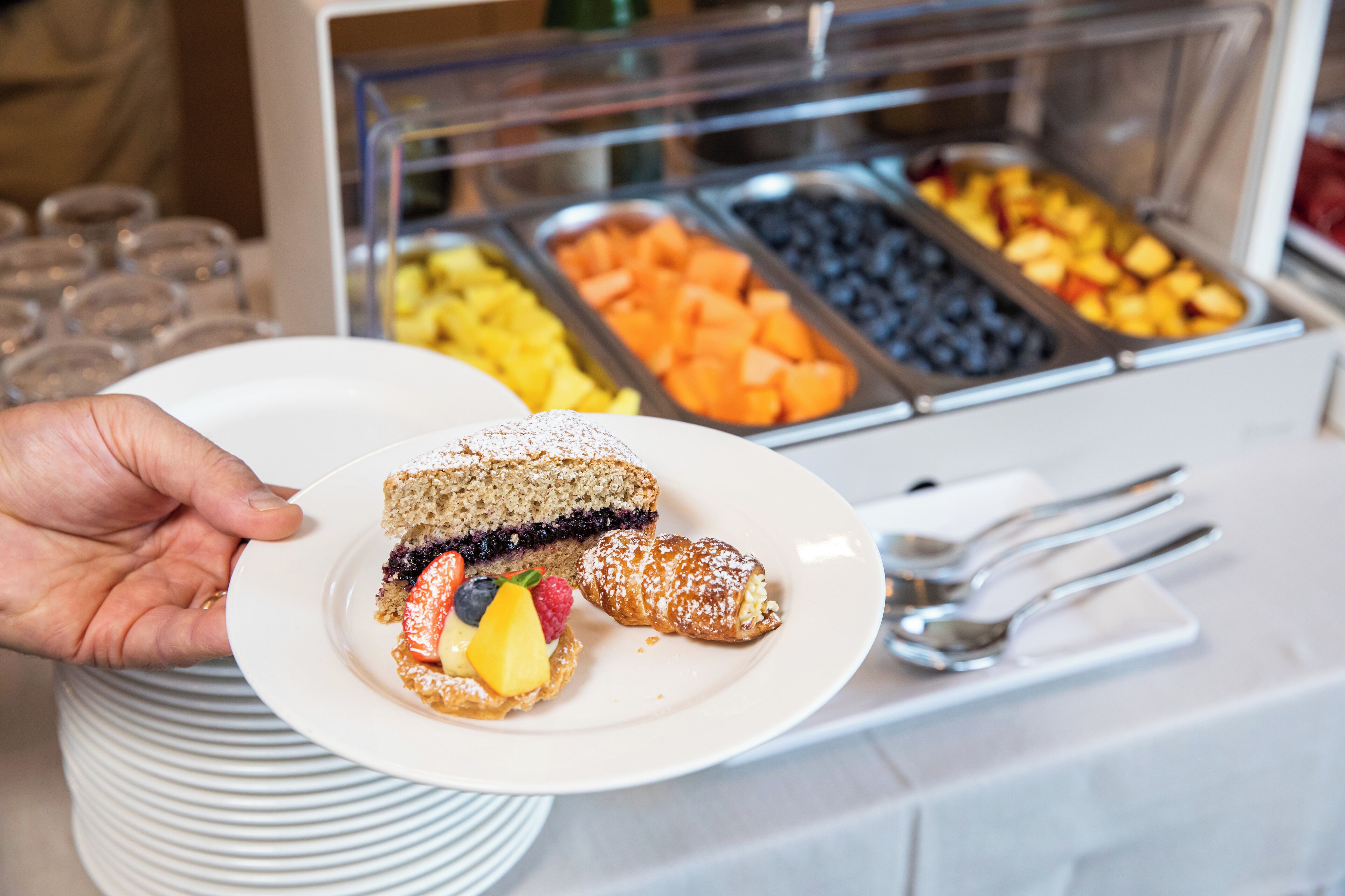 free daily continental breakfast