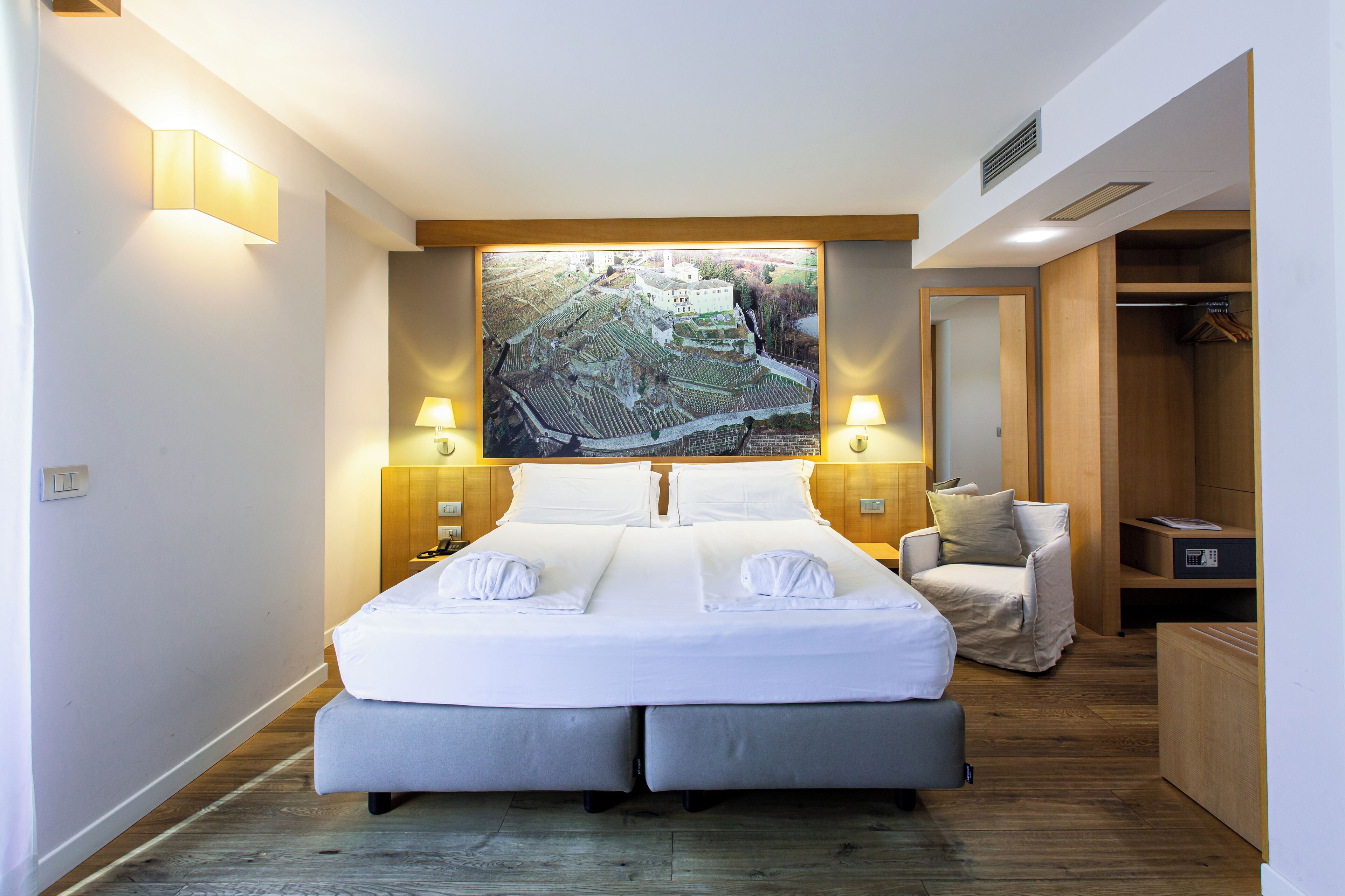 superior room | 1 bedroom, premium bedding, minibar, in-room safe
