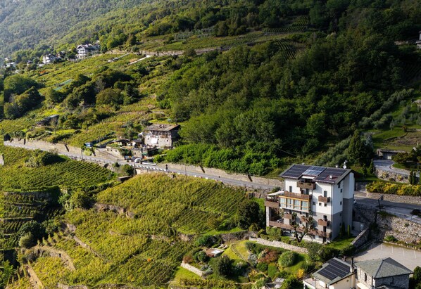Front of property - Wine Hotel Retici Balzi (Poggiridenti)