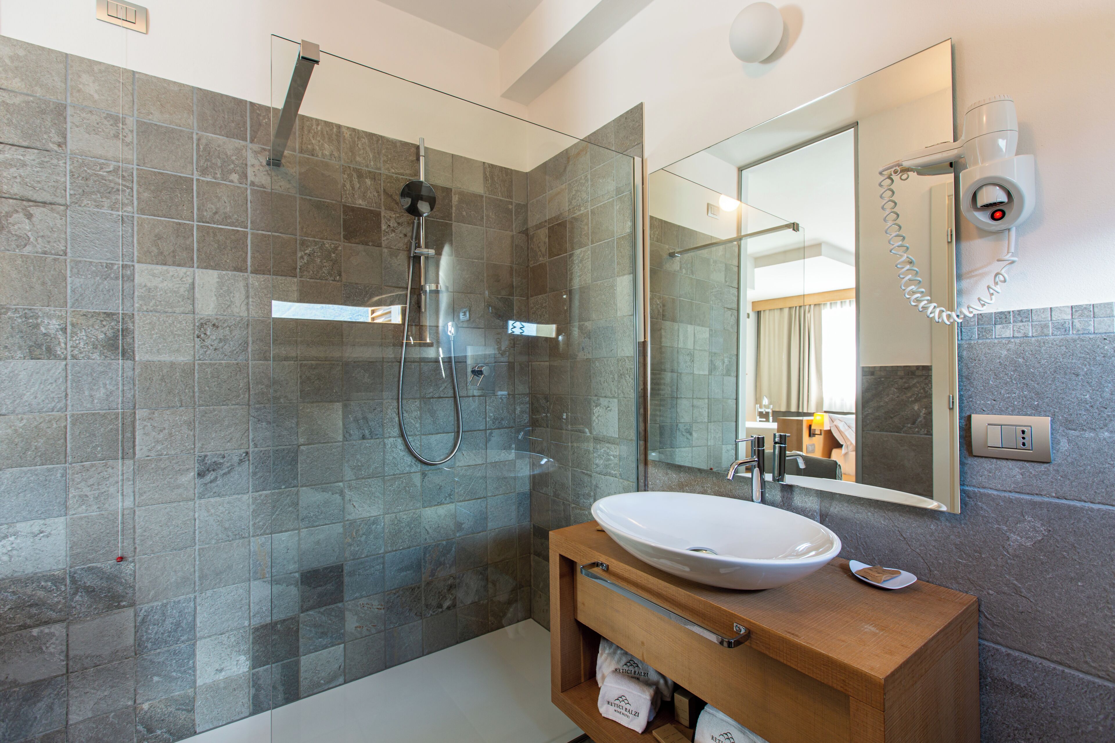 junior suite | bathroom | free toiletries, hair dryer, bathrobes, slippers