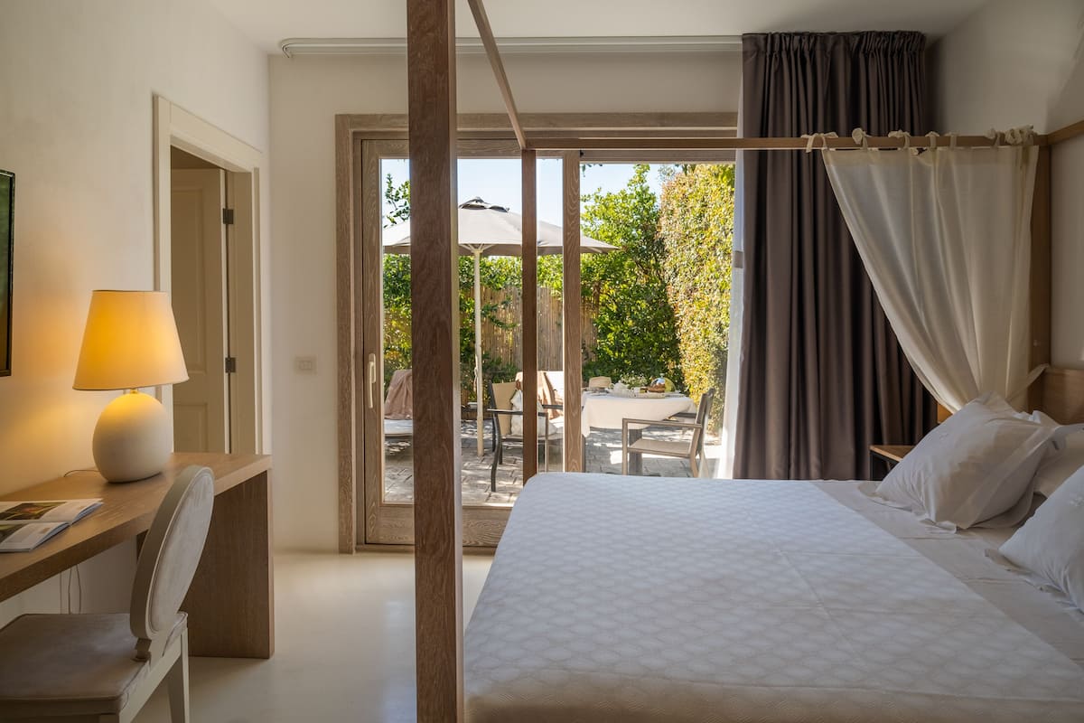 junior suite (deluxe) | premium bedding, down duvets, memory-foam beds, minibar