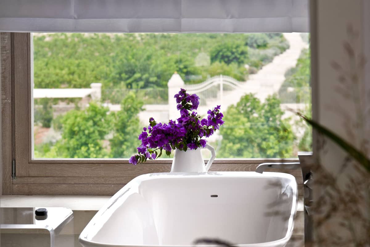 deep-soaking bathtub
