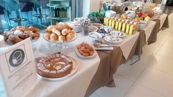 Free daily buffet breakfast