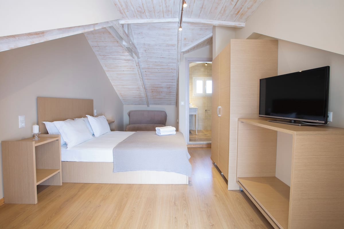 Family Duplex, 2 Bedrooms | In-room safe, soundproofing, free WiFi