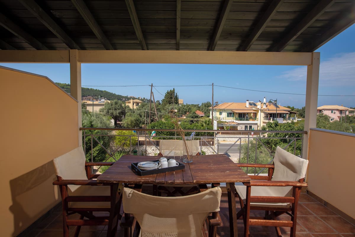 Family Maisonette | In-room safe, soundproofing, free WiFi